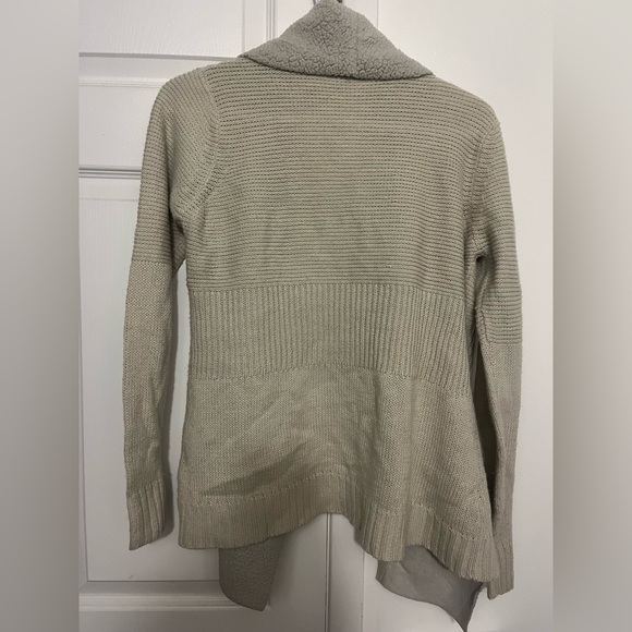 (SOLD!) LILY MORGAN Cream Cardigan - Picture 2 of 2